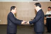 첨부 이미지: 20100726 임명장 수여식1.JPG