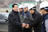 첨부 이미지: 20110324 이사장 호남고속 현장순시2.JPG