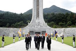 첨부 이미지: 20260901 취임 현충원 참배1