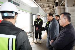 첨부 이미지: 20260212 서해선 대곡역 전동식 게이트 설치 현장점검4